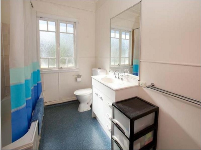 128 Dell Road, St Lucia QLD 4067