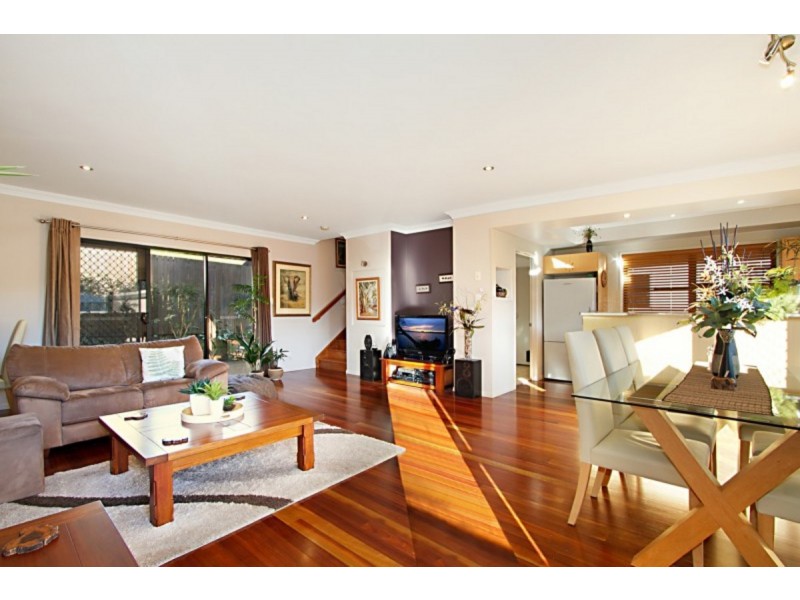 87 Palm Street, Kenmore QLD 4069