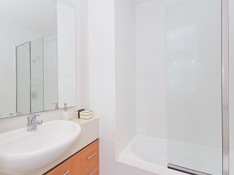 27/26 Holland Street, Toowong QLD 4066