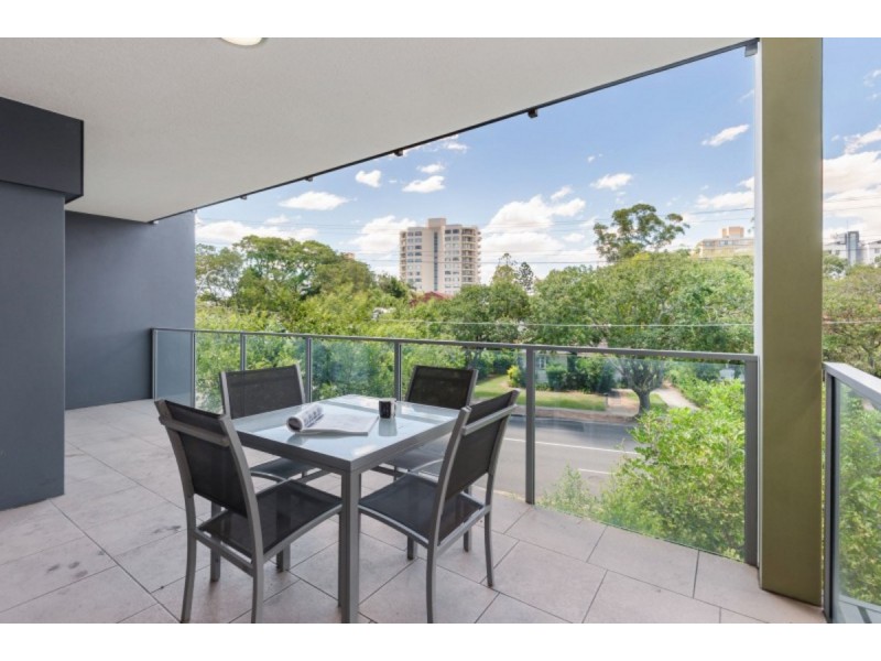 11/221 Sir Fred Schonell Drive, St Lucia QLD 4067