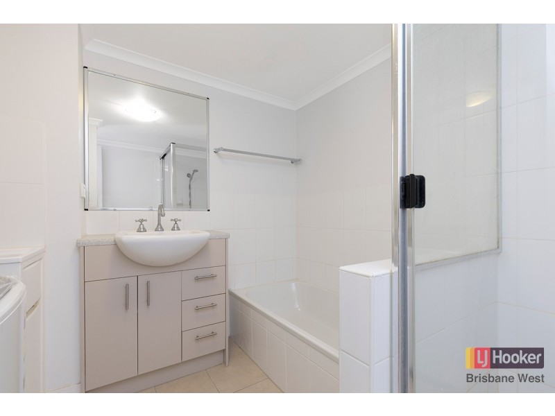 2/22-26 Warren Street, St Lucia QLD 4067