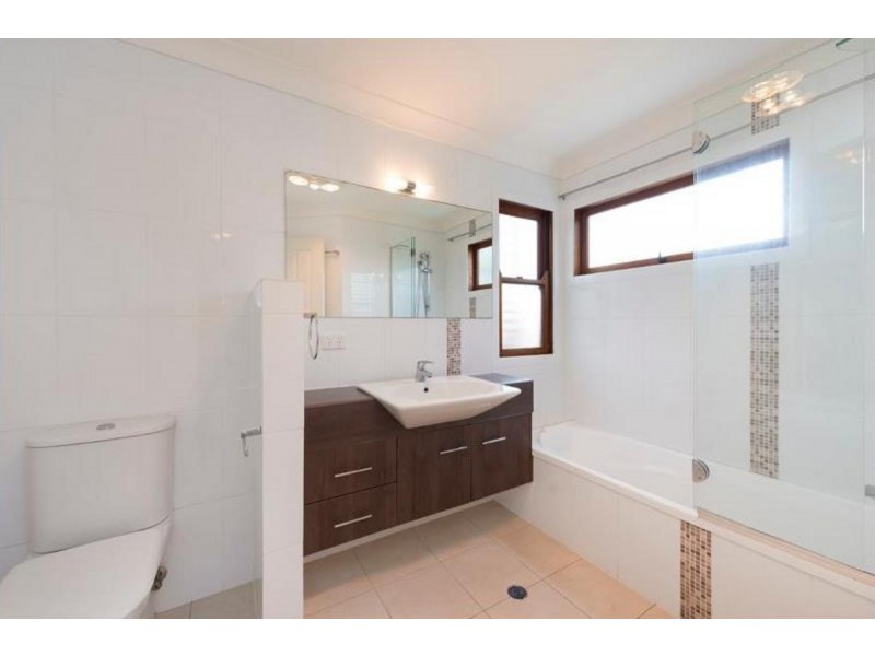 13 Wells Lane, Toowong QLD 4066