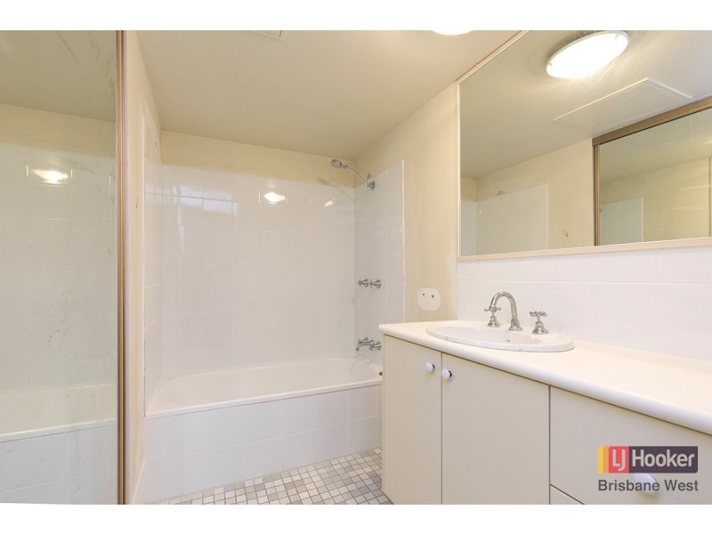 11/82 Sandford Street, St Lucia QLD 4067