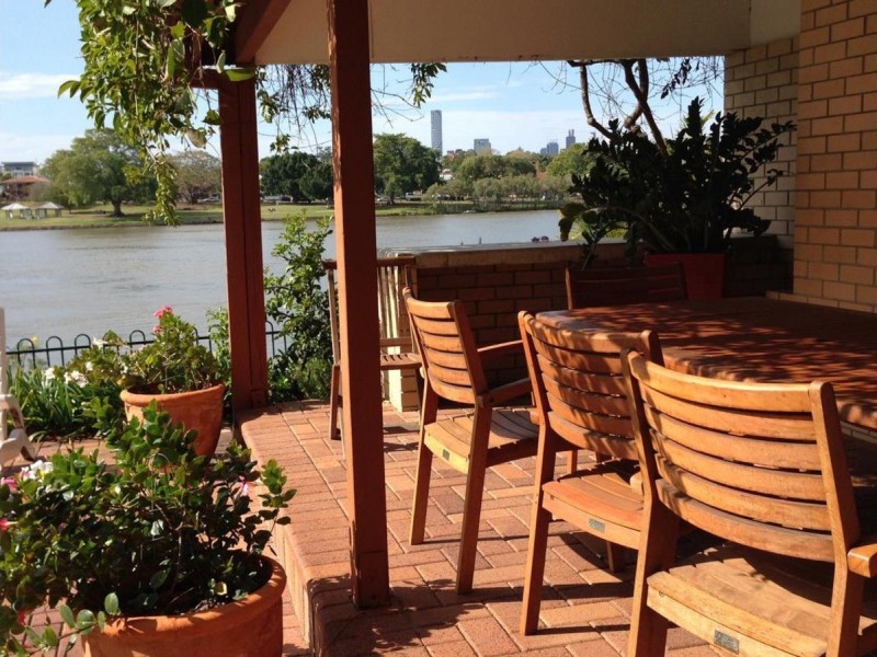 11/82 Sandford Street, St Lucia QLD 4067