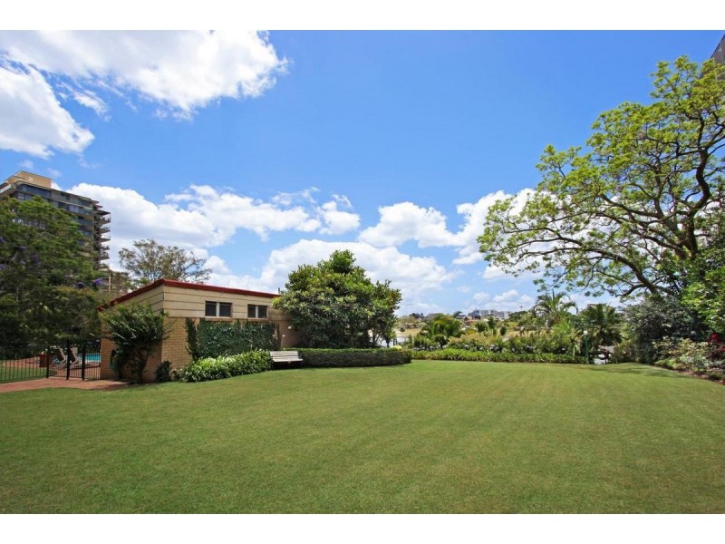 11/82 Sandford Street, St Lucia QLD 4067