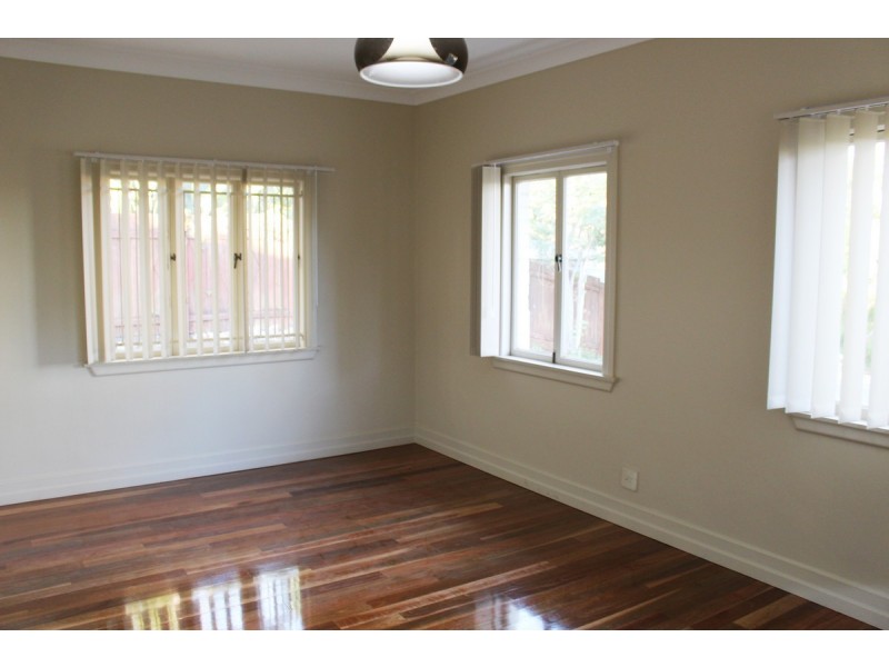 19 The Esplanade, St Lucia QLD 4067