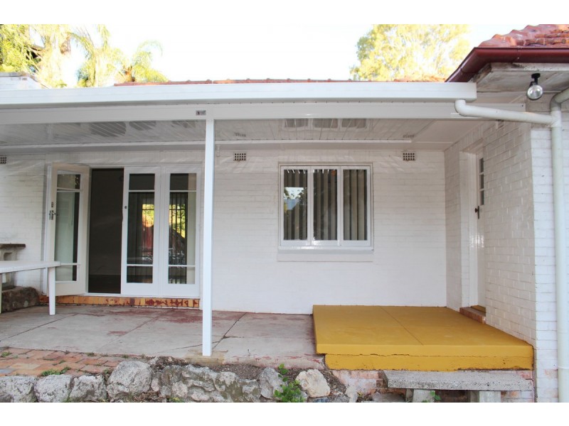 19 The Esplanade, St Lucia QLD 4067