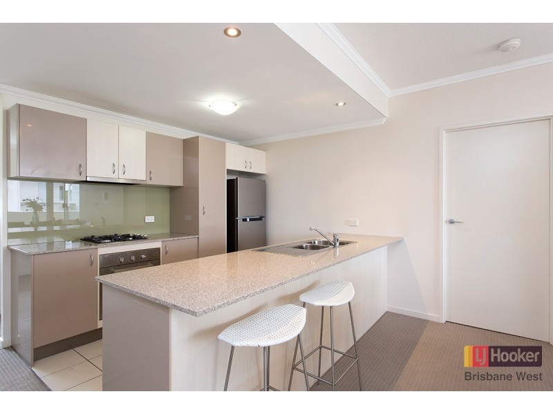 18/95 Clarence Road, Indooroopilly QLD 4068