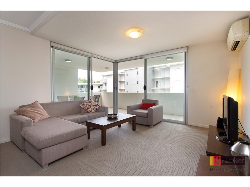 18/95 Clarence Road, Indooroopilly QLD 4068