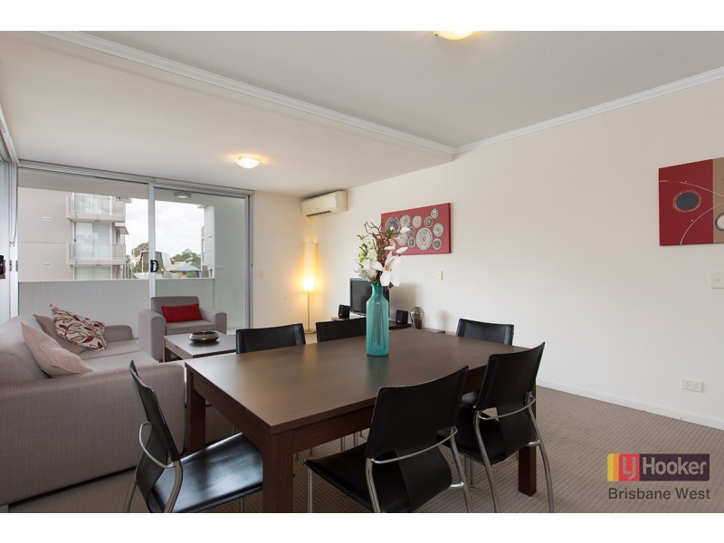 18/95 Clarence Road, Indooroopilly QLD 4068