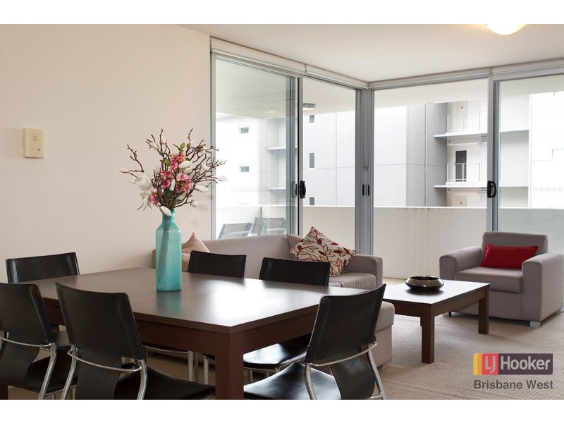 18/95 Clarence Road, Indooroopilly QLD 4068