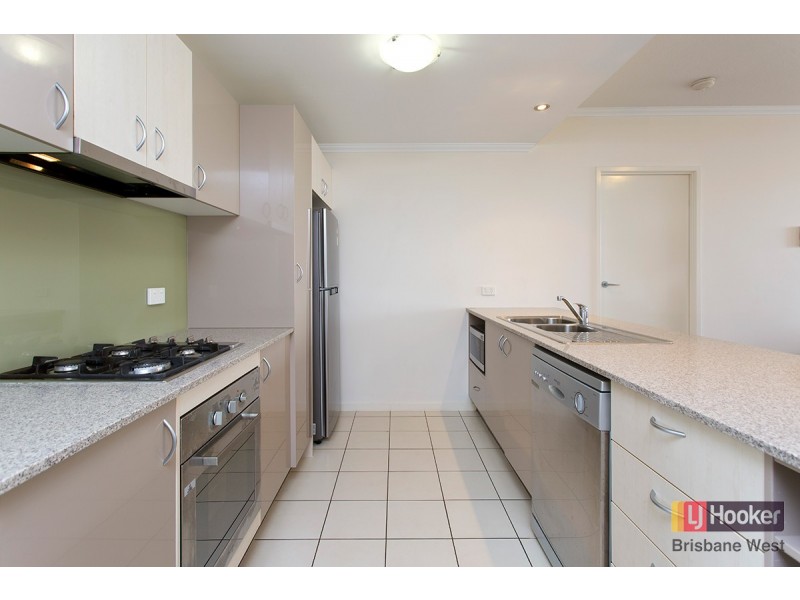 18/95 Clarence Road, Indooroopilly QLD 4068