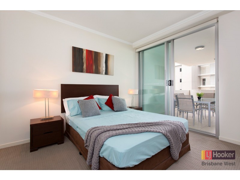 18/95 Clarence Road, Indooroopilly QLD 4068