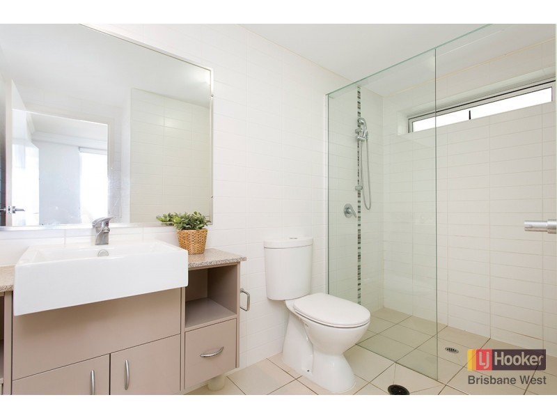 18/95 Clarence Road, Indooroopilly QLD 4068