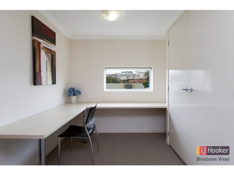 18/95 Clarence Road, Indooroopilly QLD 4068