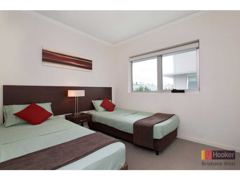 18/95 Clarence Road, Indooroopilly QLD 4068