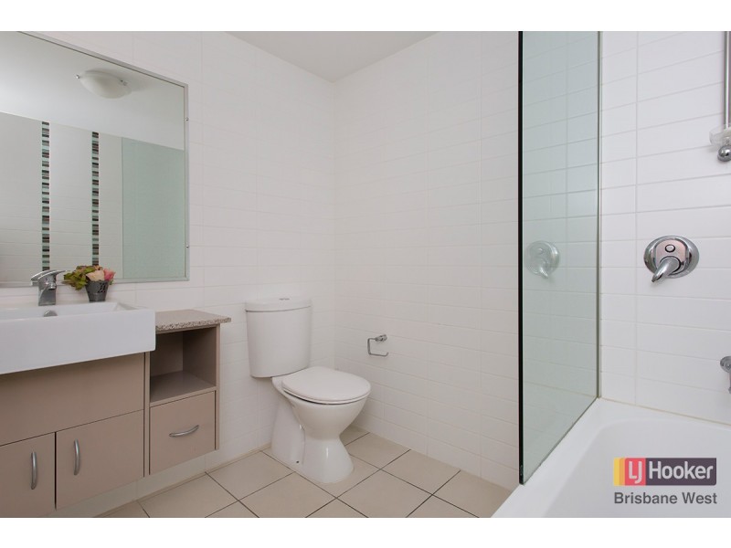 18/95 Clarence Road, Indooroopilly QLD 4068