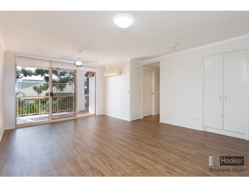 2/15 Clarence Road, Indooroopilly QLD 4068