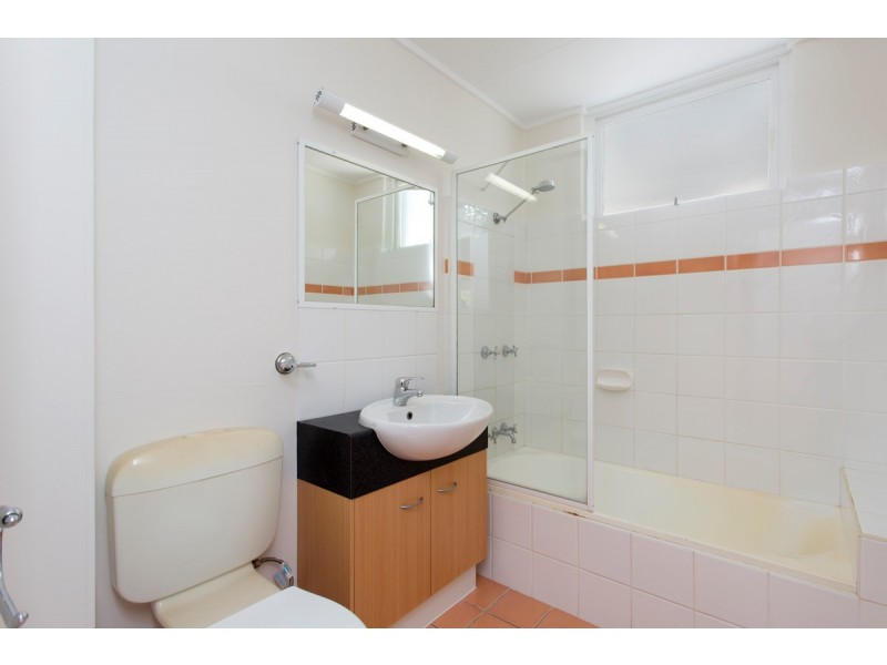 2/43 Lambert Road, Indooroopilly QLD 4068