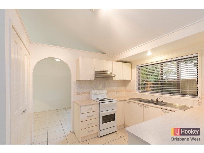 27 Marmindie Street, Chapel Hill QLD 4069