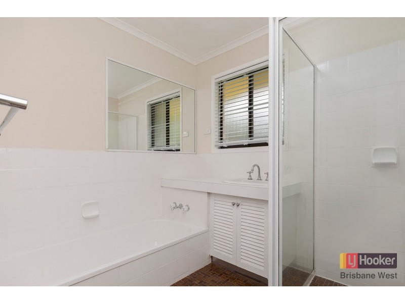 27 Marmindie Street, Chapel Hill QLD 4069