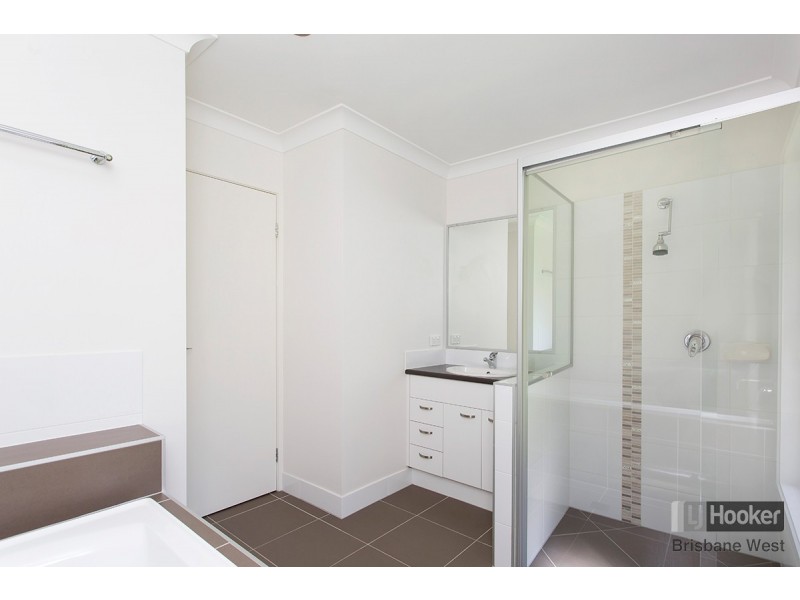 17 Asher Place, Moggill QLD 4070