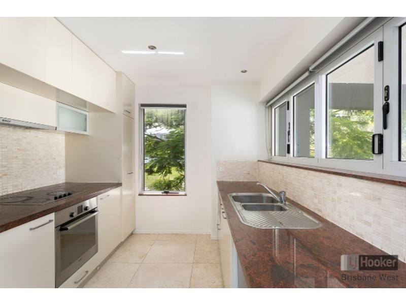 2/8 Underhill Avenue, Indooroopilly QLD 4068