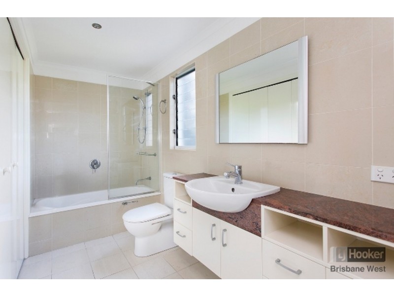 2/8 Underhill Avenue, Indooroopilly QLD 4068