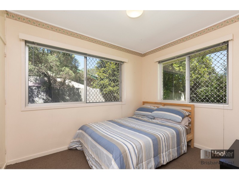 4 Durness Street, Kenmore QLD 4069
