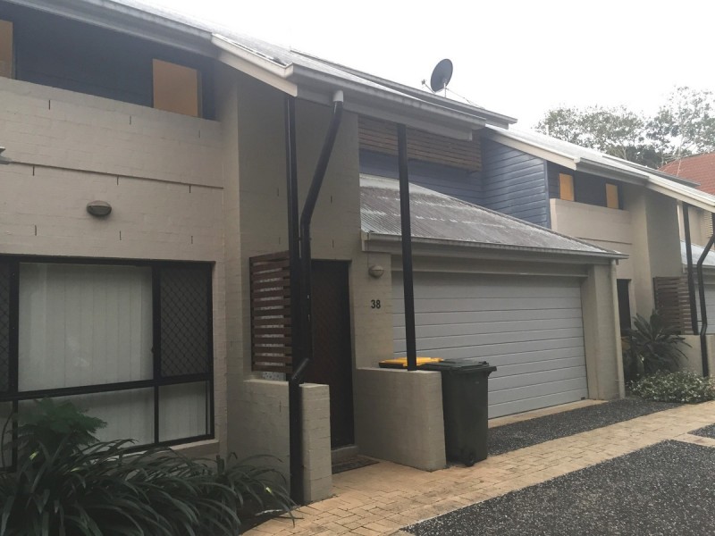 38 Raven Street, St Lucia QLD 4067