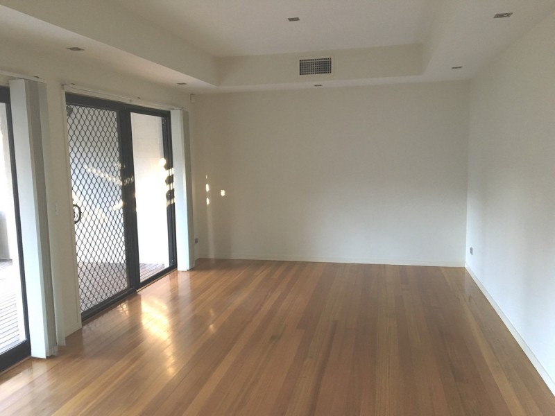 38 Raven Street, St Lucia QLD 4067