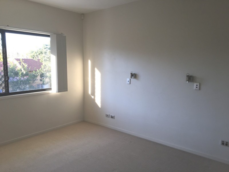 38 Raven Street, St Lucia QLD 4067