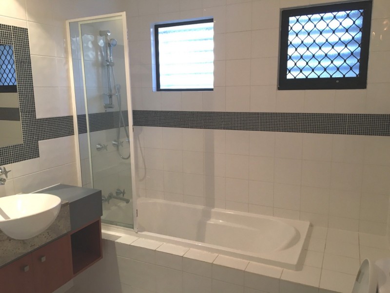 38 Raven Street, St Lucia QLD 4067