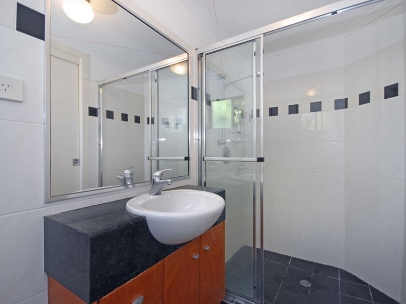 1/194 Carmody Road, St Lucia QLD 4067