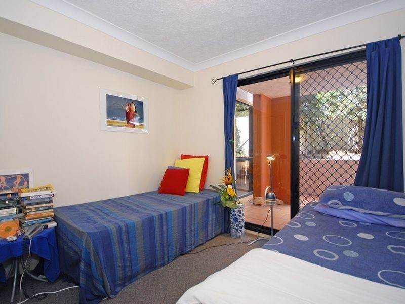 1/194 Carmody Road, St Lucia QLD 4067