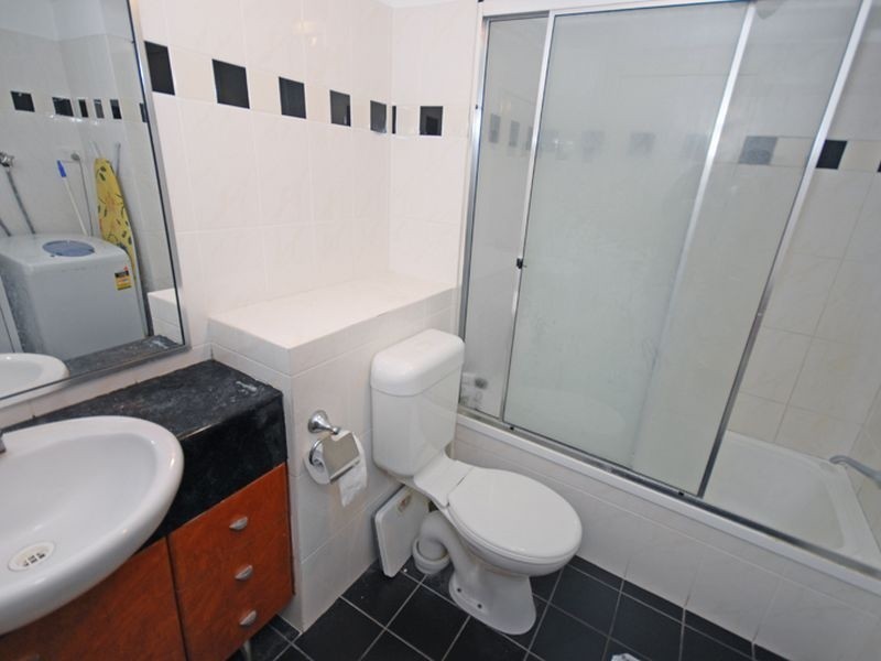 1/194 Carmody Road, St Lucia QLD 4067