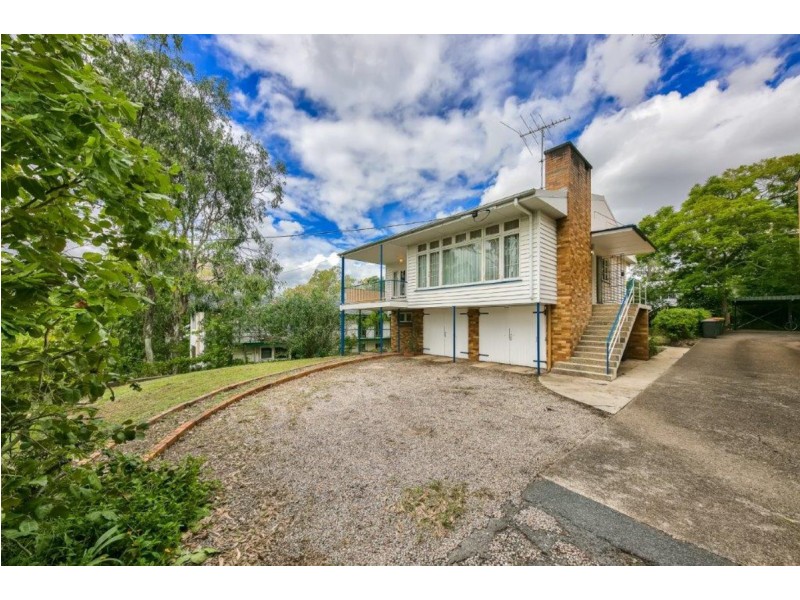 19 Sir Fred Schonell Drive, St Lucia QLD 4067