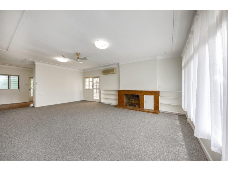 19 Sir Fred Schonell Drive, St Lucia QLD 4067