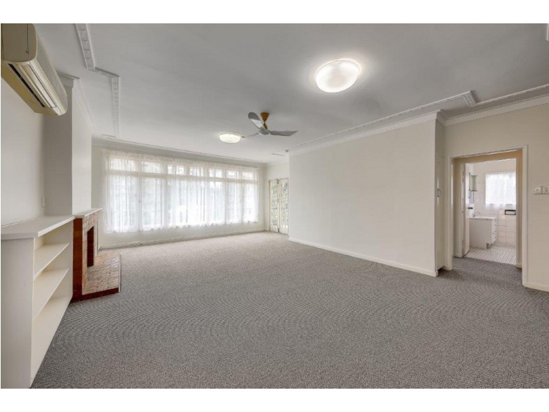 19 Sir Fred Schonell Drive, St Lucia QLD 4067