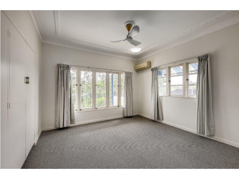 19 Sir Fred Schonell Drive, St Lucia QLD 4067