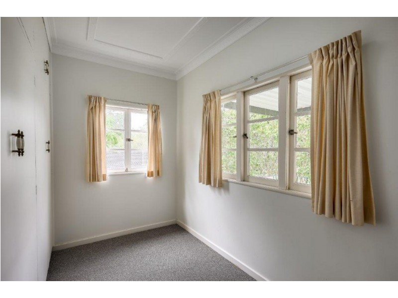 19 Sir Fred Schonell Drive, St Lucia QLD 4067