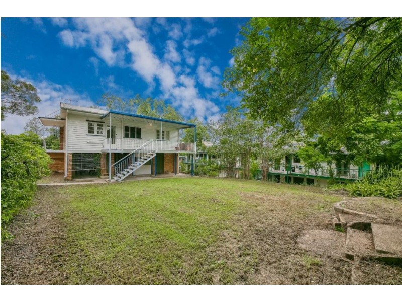 19 Sir Fred Schonell Drive, St Lucia QLD 4067