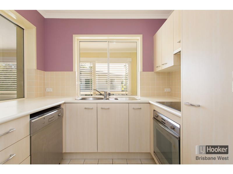 25 Dengate Lane, St Lucia QLD 4067