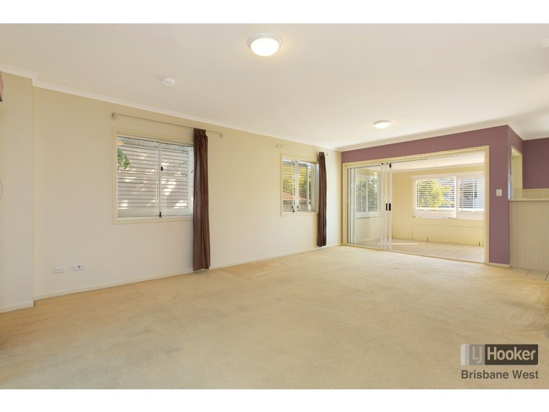 25 Dengate Lane, St Lucia QLD 4067