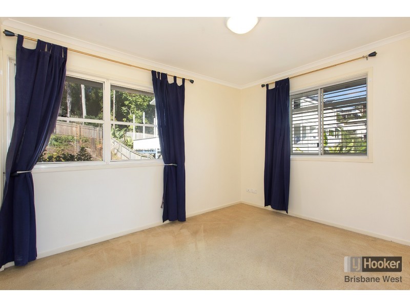 25 Dengate Lane, St Lucia QLD 4067