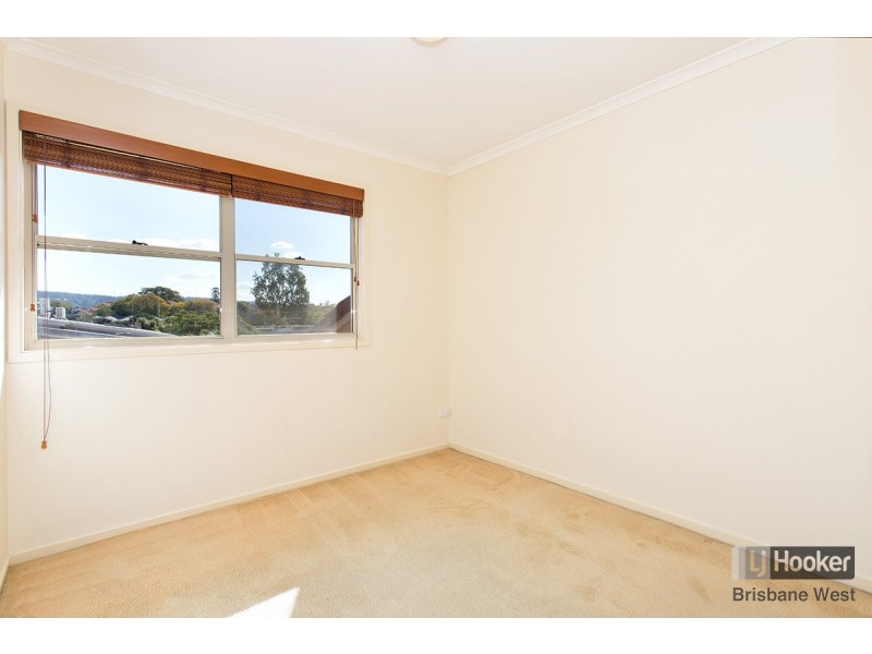25 Dengate Lane, St Lucia QLD 4067