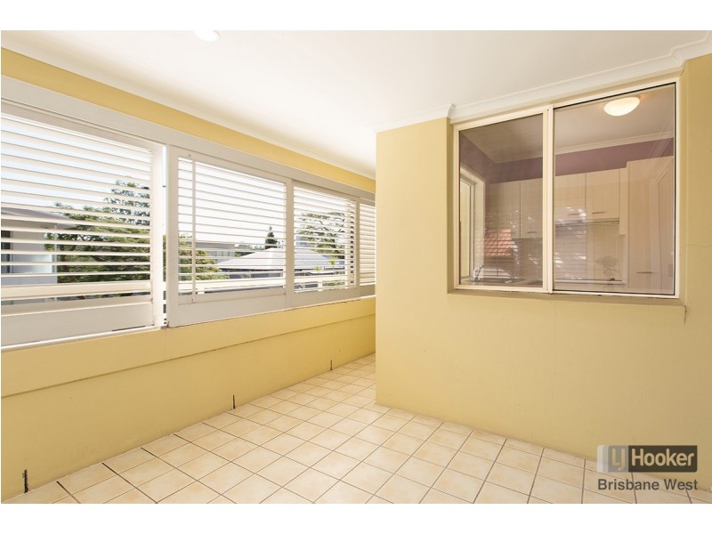 25 Dengate Lane, St Lucia QLD 4067