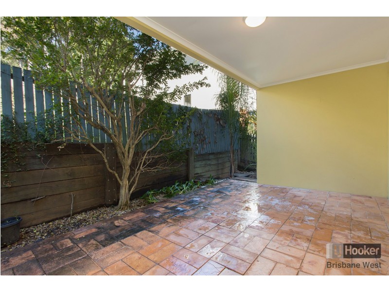 25 Dengate Lane, St Lucia QLD 4067