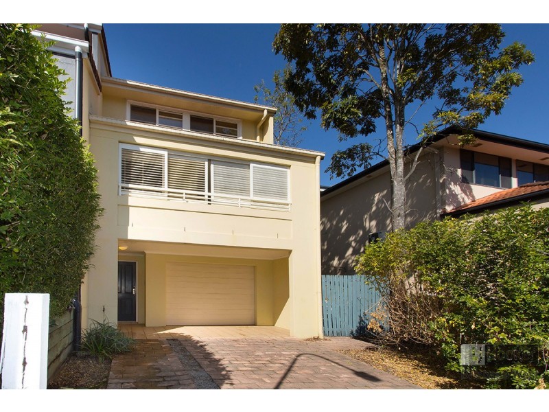 25 Dengate Lane, St Lucia QLD 4067