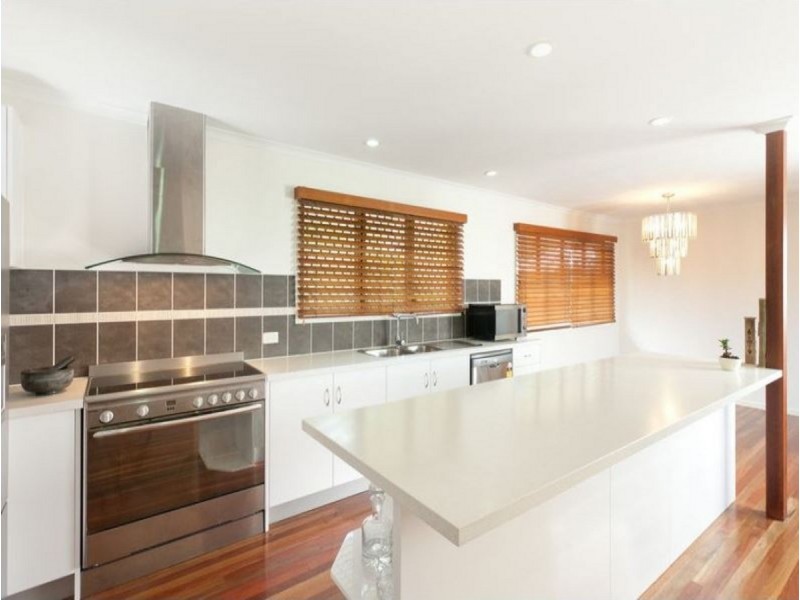 10 Kiandra Street, Chapel Hill QLD 4069